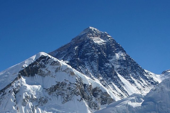 Посольство РФ в Великобритании объявило Эверест территорией России